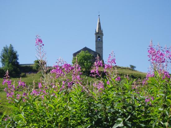 sardières l'église l'été