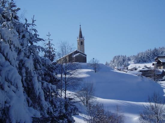 sardières l'église l'hiver