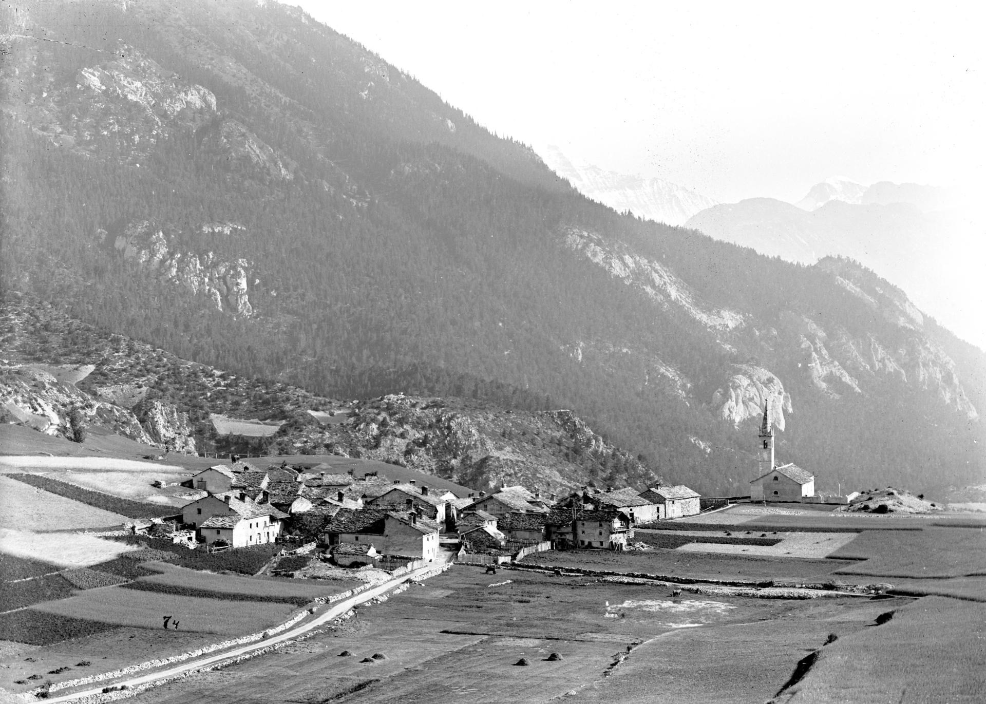 1910 Sardieres Village